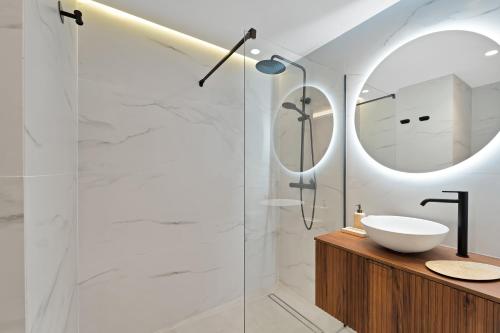 Ένα μπάνιο στο Los Pinos de Aloha Golf