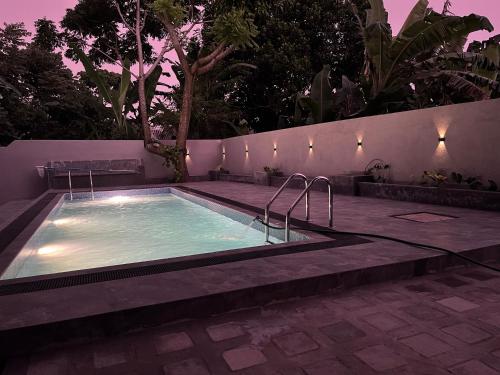 a swimming pool in a backyard at night at Colombo Villa Near Bolgoda Lake 5 Bed 2.5 Bath in Piliyandala