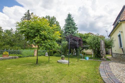 a yard with a statue in the grass at Lichtenštejnské domky in Lednice