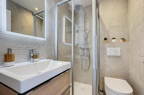 Photo de la galerie de l'établissement LE PLEIN SUD - Fully renovated 4-room apartment with sea view in Cannes, à Cannes