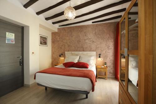 Un ou plusieurs lits dans un hébergement de l'établissement Nasilvana Hotel & Spa Adults Only