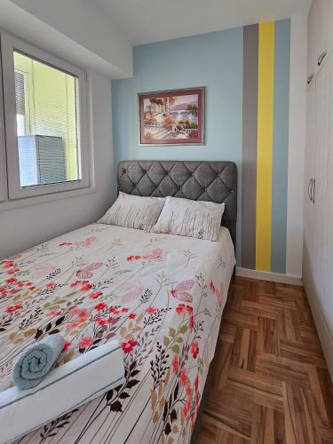 Llit o llits en una habitació de Al Mana Apartment
