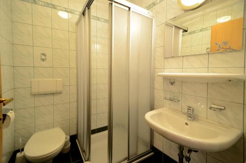 Un baño de Appartements Baumanngut