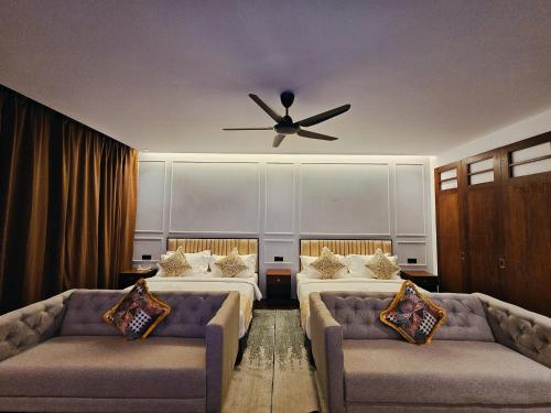 The Palm Suite at Lava Mansionにあるベッド