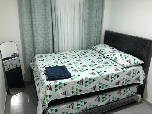 Voodi või voodid majutusasutuse Acogedor y Amplio Apartamento 101 El Jardin toas