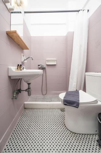 Ένα μπάνιο στο Hippocampus Apartments 2 min walk from the beach