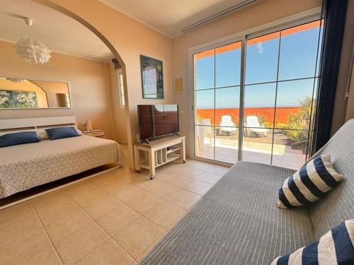 Silent Sunrise on the Ocean