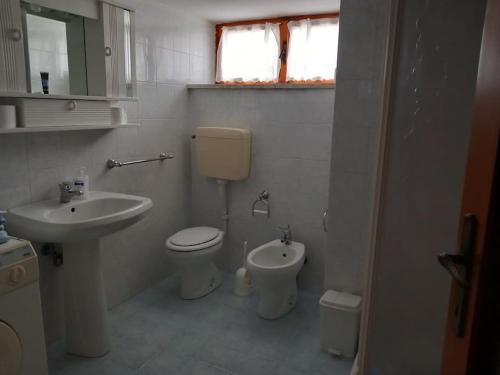 Ένα μπάνιο στο struttura in villa molto confortevole