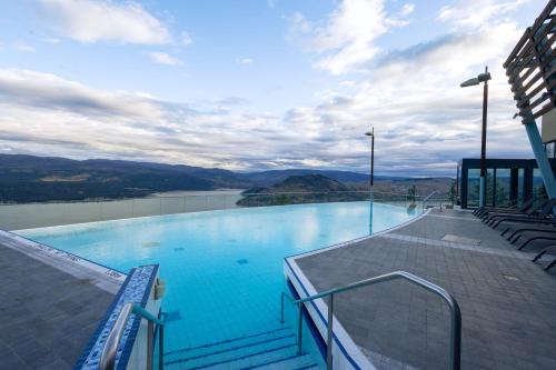 Bazén v ubytování Sparkling Hill Resort and Spa - Adults-Only Resort nebo v jeho okolí