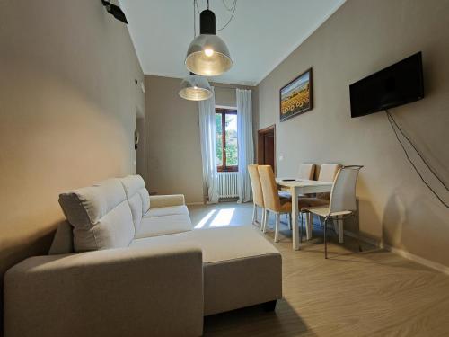 Large Family Flat - Tram to Center