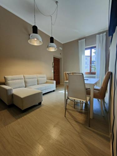 Large Family Flat - Tram to Center