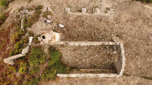 an aerial view of a building on the ground at Casa Erika in Bova Marina