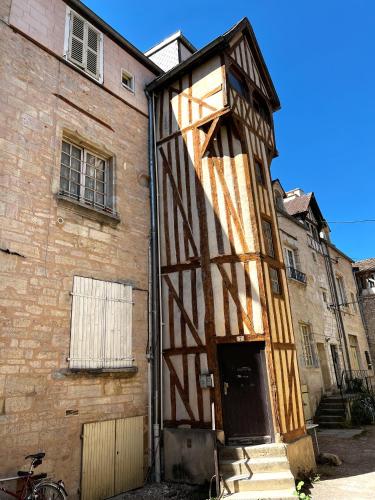 Le Comte - Heart of Dijon - With AC