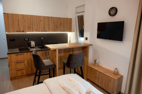 Top Zlatar Apartmaniにあるキッチンまたは簡易キッチン