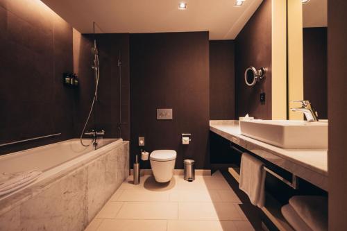 Koupelna v ubytování Crowne Plaza Geneva by IHG