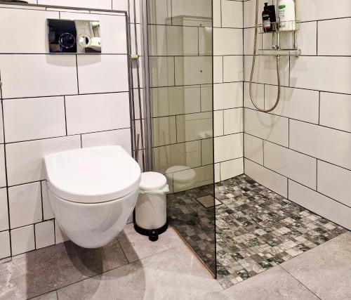 a bathroom with a toilet and a shower at 1A, Stuga med 50m till strand in Byxelkrok