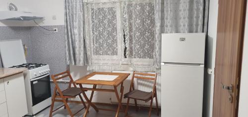 Kuchyň nebo kuchyňský kout v ubytování Casa Muresan