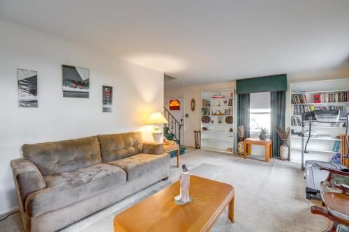 Gallery image of 3 Mi to Mill Creek Park Willingboro Home with Grill in Willingboro