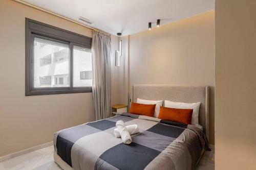 Postel nebo postele na pokoji v ubytování Luxury Corniche Stay - 2 BR Beach Walk