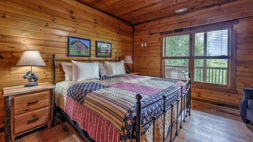 Ένα ή περισσότερα κρεβάτια σε δωμάτιο στο Black Bear Hollow