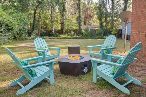 Κήπος έξω από το 4BD with Backyard BBQ & Games - 5Mins FSU & Downtown