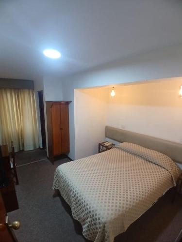 a hotel room with a bed in a room at Hotel Melodia in Lima