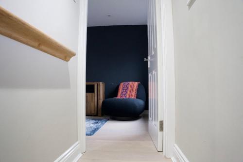 Katil atau katil-katil dalam bilik di 3 Bed House in the heart of Palmers Green
