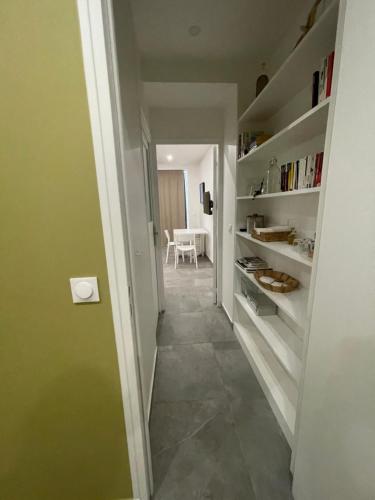 Knižnica v apartmáne