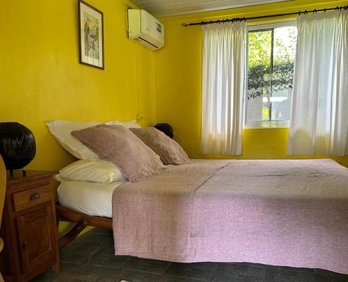 B&B chez Orama, plage privéeにあるベッド