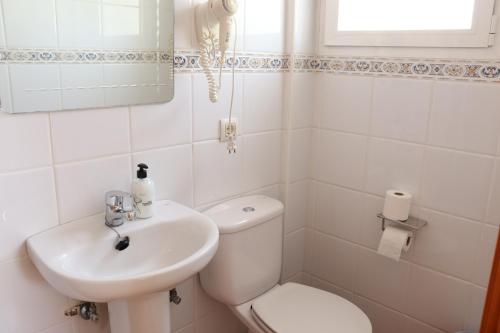 Koupelna v ubytování Hostal La Paloma II
