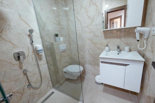 Top Zlatar Apartmaniにあるバスルーム