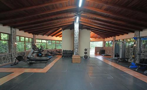 Fitness centrum a/nebo fitness zařízení v ubytování El Establo Mountain Hotel