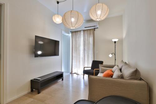 2 BD Lycabettus Stylish Apartment by Live&Travel