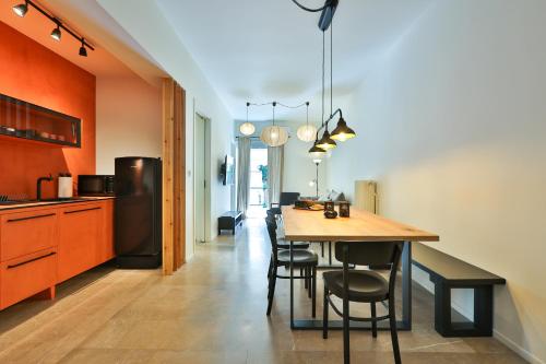 2 BD Lycabettus Stylish Apartment by Live&Travel