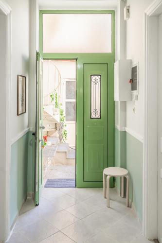 1 BD Lycabettus Neoclassic House by Live&Travel