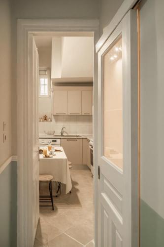 1 BD Lycabettus Neoclassic House by Live&Travel