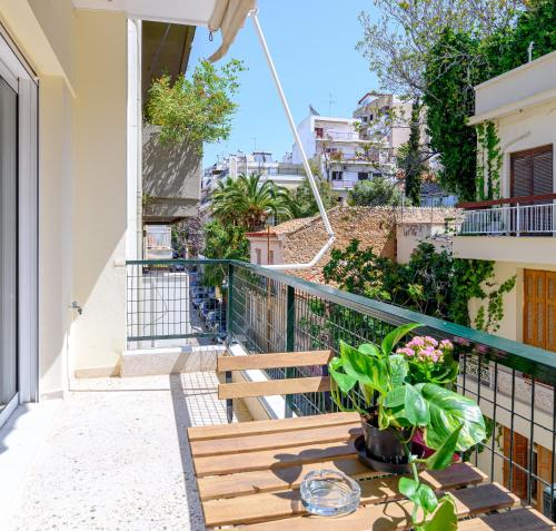 2 BD Lycabettus Stylish Apartment by Live&Travel