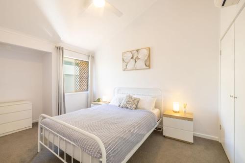 Postel nebo postele na pokoji v ubytování Bay Parklands 6, 2 Gowrie Ave - pool, Wi-Fi family holiday