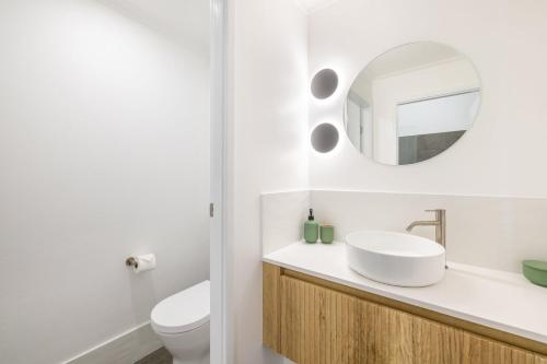 Koupelna v ubytování Bay Parklands 6, 2 Gowrie Ave - pool, Wi-Fi family holiday