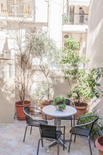 1 BD Lycabettus Neoclassic House by Live&Travel