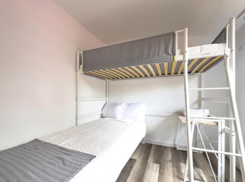 a bedroom with two bunk beds and a ladder at Rancho Las Santas in Guasca