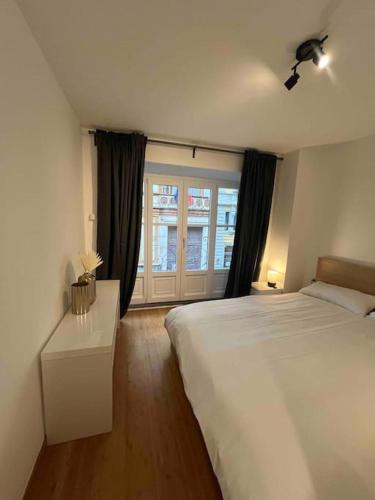 Spacious 2BR 2BA Porta Venezia Walk to Centrale FS