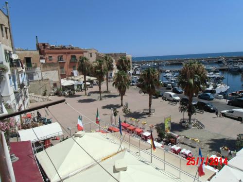 a view of a parking lot with a marina at Holiday home Santa Flavia in Santa Flavia