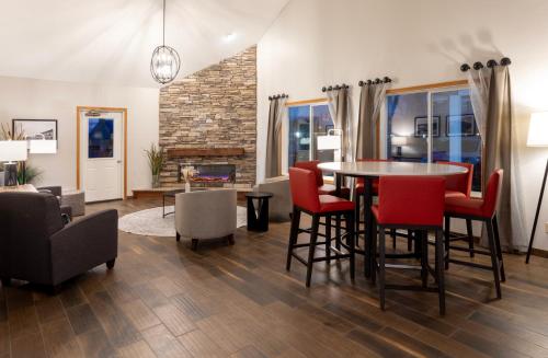 Χώρος καθιστικού στο GrandStay Hotel & Suites