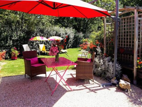 Gîte Accessible avec Jardin Fleuri près de Pornic, Éco-rénové et Équipé (Vélos, WiFi, Cheminée) - FR-1-306-957