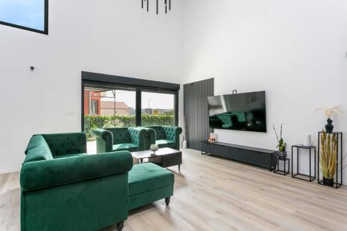 Family friendly house with a swimming pool Kastel Stafilic, Kastela - 23486