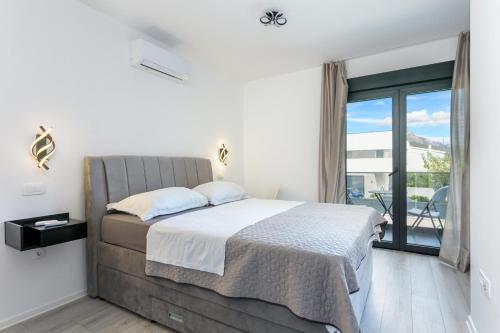 Family friendly house with a swimming pool Kastel Stafilic, Kastela - 23486