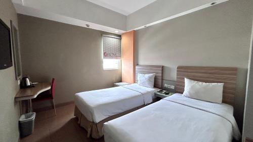Postel nebo postele na pokoji v ubytování Metland Hotel Bekasi