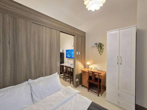 1BR Condotel with Balcony at FAME Residences #FM61