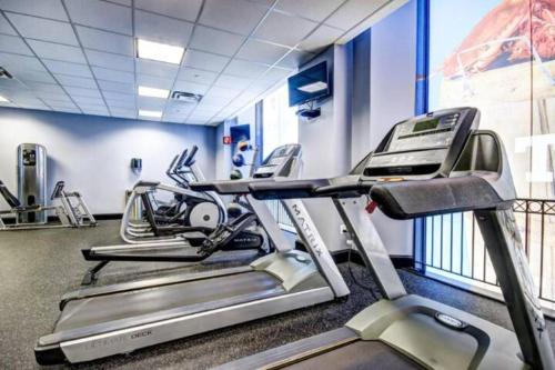 Gimnasio o equipo deportivo en Convention center executive properties Free indoor parking